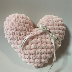 Cojín de corazón rosa