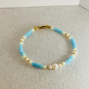 Pulsera artesanal con cristal